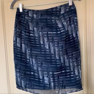 Ann Taylor LOFT navy patterned skirt size 0
